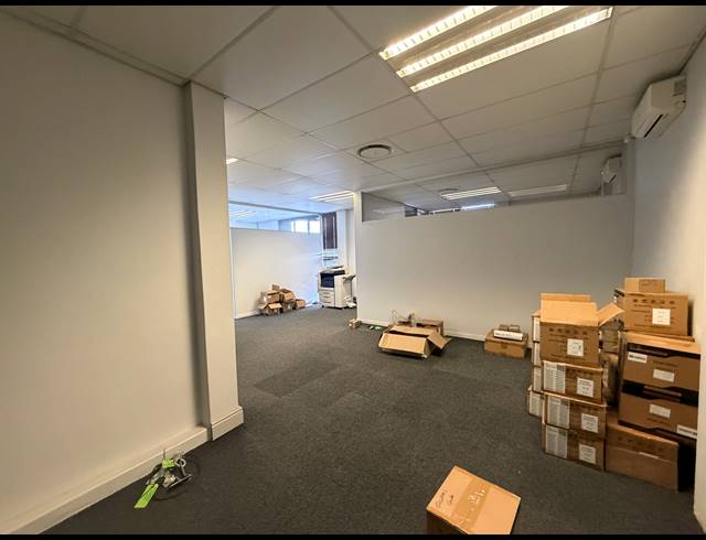 519M² WAREHOUSE TO LET IN STIKLAND INDUSTRIAL